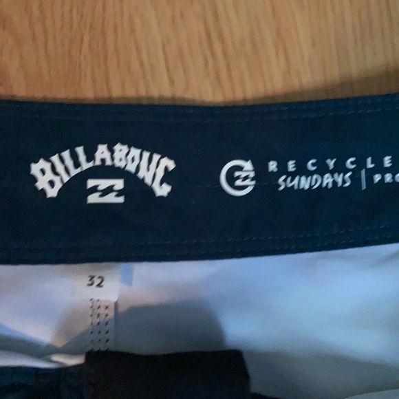 Billabong board shorts - Picture 2 of 4